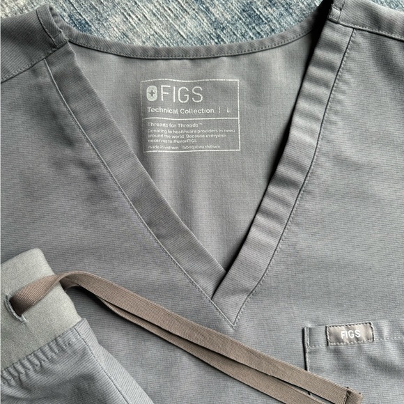 FIGS women's Dark Space Grey Zamora Jogger Scrub Pants/Catarina One Pocket Top L - Picture 3 of 3